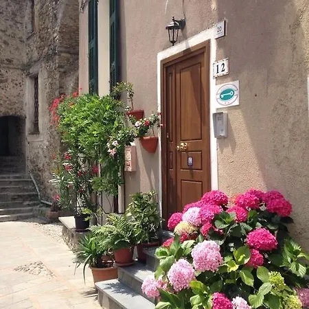 לינה וארוחת בוקר La Torre 3*