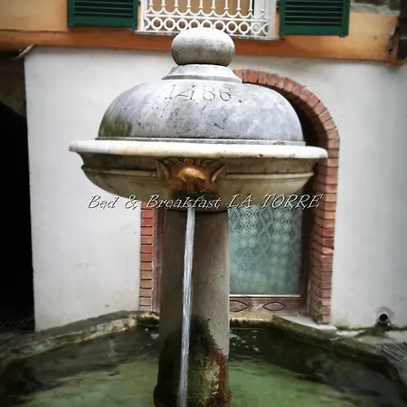 לינה וארוחת בוקר La Torre 3*